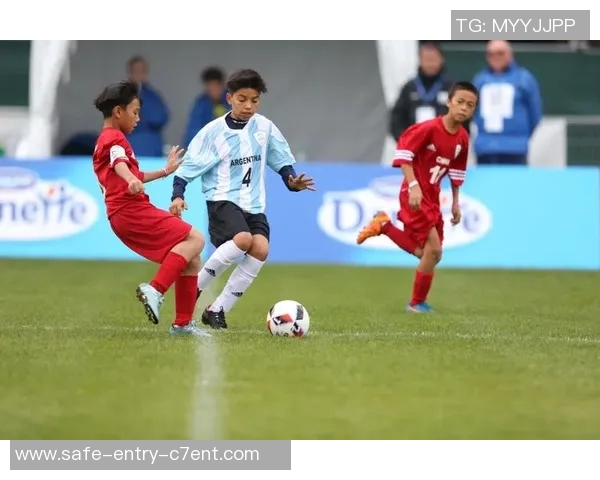 宜宾足球队奋勇争先力争晋级赛季目标全力以赴展现团队精神与竞技风采